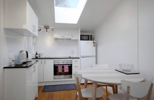 Brunswick Apartment | 24A Minnie Street, Brunswick ·
