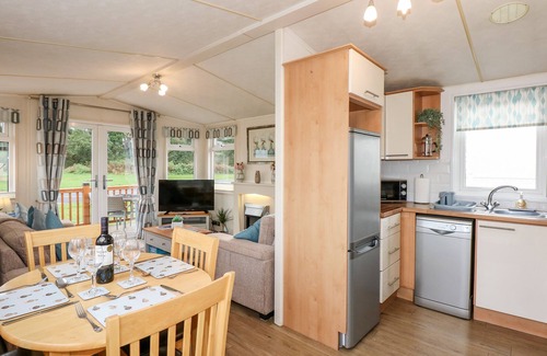 Hopton Cottage | 25 FOXBURROW HANG, pet friendly, with pool in Belton, Norfolk
