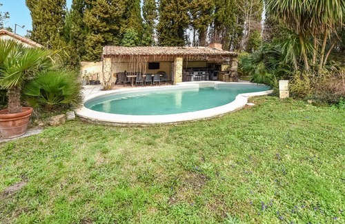 Entraigues-sur-la-Sorgue House | 250 m² House ∙ 3 bedrooms ∙ 7 guests