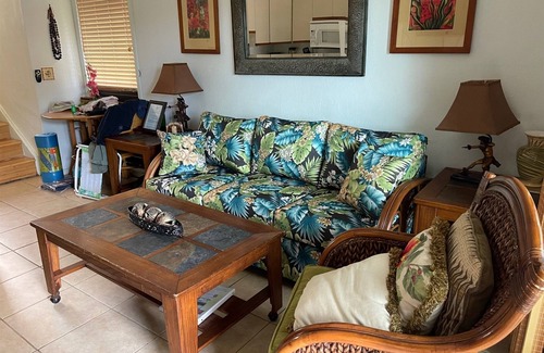 Punaluu Condo | #25 Hula Hut Best Value near Volcano Park & Black Sand Beach