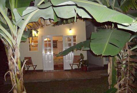 Les Coteaux Bed & Breakfast | 25 m² Bed and breakfast ∙ 3 bedrooms ∙ 4 guests