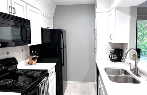 Grand Prairie Apartment | 25% OFF 2BD Condo, Pool, Six Flags - Grand Prairie