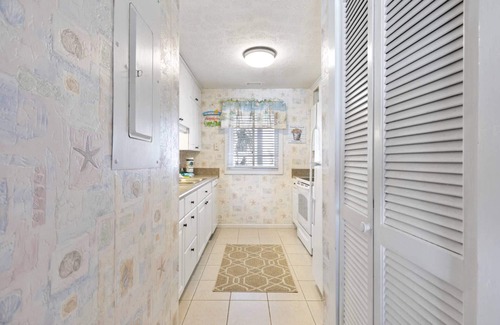 Garden City Condo | *25% off June & 20% off new stays through August*