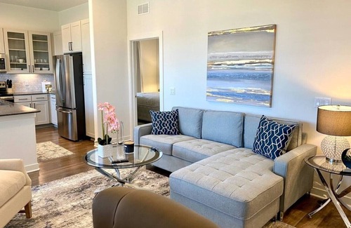 Dallas Apartment | 25% OFF Luxury 2BD, Pool, Scenic Views - Grapevine