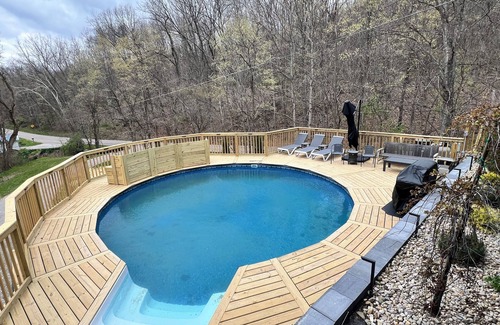 Laurelville Cabin | 25' Round Heated pool & Pickleball May 1st to October 31st. May Reduced Rates