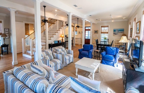 Seagrove Beach House | 25% SALE Thru FALL~Tupelo Honey~Pet Friendly~Heated Pool~Walk to Beach~Bch Gear!