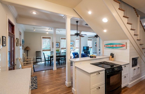 Seagrove Beach House | 25% SALE Thru FALL~Tupelo Honey~Pet Friendly~Heated Pool~Walk to Beach~Bch Gear!