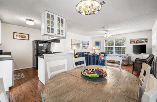 Seagrove Beach House | 25% SALE Thru FALL~Moondance~Pet Friendly~Heated Pool~Walk to Beach/Seaside~Gear