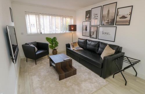 Hayling Island House | 25 St Benedict Road