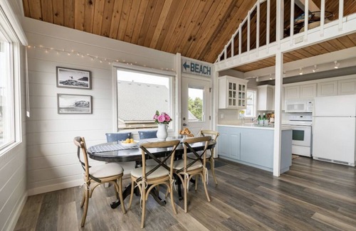 Kiwanda Shores House | 25 Steps to Beach! Bright & Stylish Beach Cottage