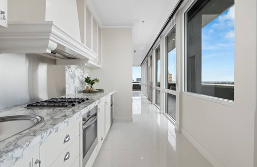 Adelaide Central Business District Apartment | 250 m² Apartment ∙ 2 bedrooms ∙ 6 guests