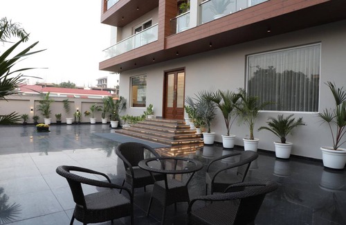 IMT Manesar Hotel | 250 m² Hotel ∙ 2 guests