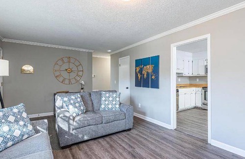 North Raleigh House | 250 m² House ∙ 3 bedrooms ∙ 7 guests