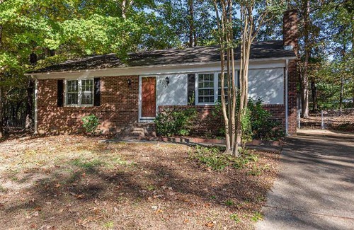 North Raleigh House | 250 m² House ∙ 3 bedrooms ∙ 7 guests