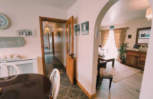 Ennis House | 250 m² House ∙ 3 bedrooms ∙ 6 guests