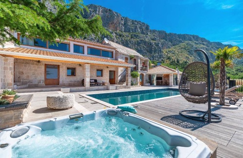 Jesenice House | 250 m² House ∙ 3 bedrooms ∙ 10 guests