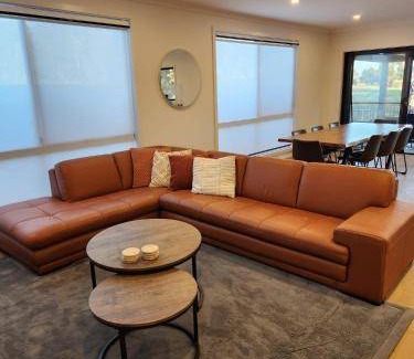 Yarrawonga House | 250 m² House ∙ 4 bedrooms ∙ 9 guests