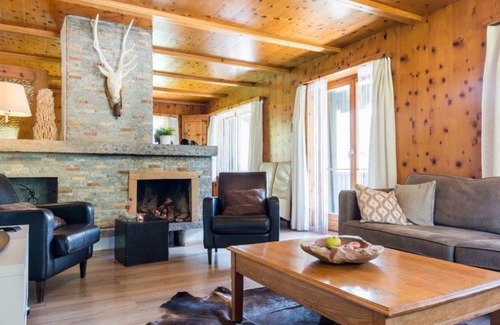 Reckingen House | 250 m² House ∙ 4 bedrooms ∙ 8 guests