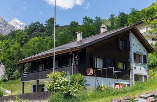 Reckingen House | 250 m² House ∙ 4 bedrooms ∙ 8 guests