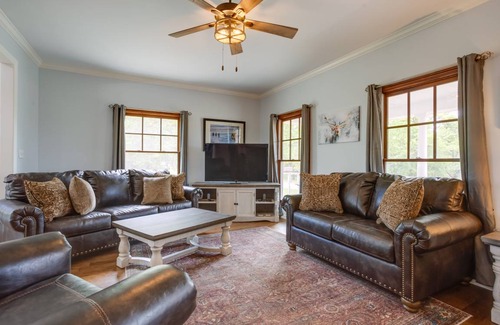 Cedar Valley House | 250 m² House ∙ 4 bedrooms ∙ 8 guests