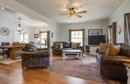 Cedar Valley House | 250 m² House ∙ 4 bedrooms ∙ 8 guests
