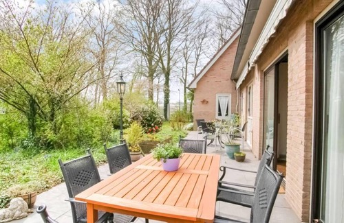 Nieuwkuijk House | 250 m² House ∙ 5 bedrooms ∙ 10 guests