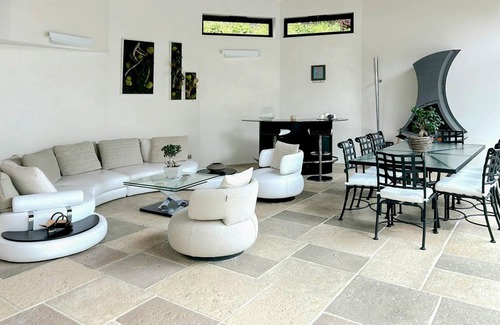 Fauverney House | 250 m² House ∙ 5 bedrooms ∙ 8 guests