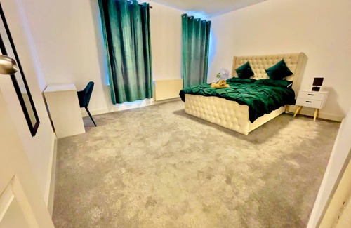 Leeds House | 250 m² House ∙ 5 bedrooms ∙ 10 guests