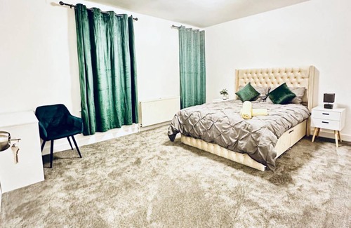 Leeds House | 250 m² House ∙ 5 bedrooms ∙ 10 guests