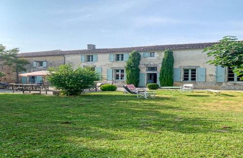 Geay House | 250 m² House ∙ 5 bedrooms ∙ 8 guests