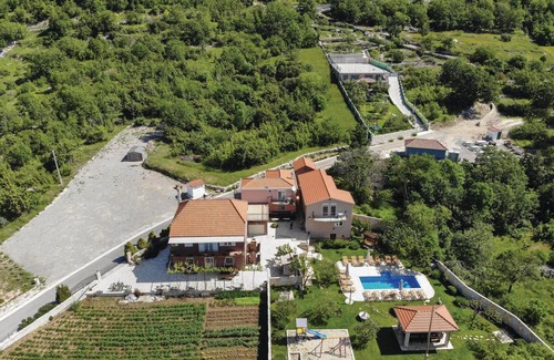 Sestanovac House | 250 m² House ∙ 6 bedrooms ∙ 18 guests