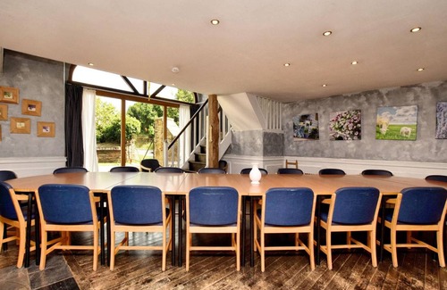 Menil House | 250 m² House ∙ 7 bedrooms ∙ 20 guests
