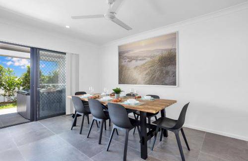 Trinity Beach House | 250 m² House ∙ 4 bedrooms ∙ 8 guests