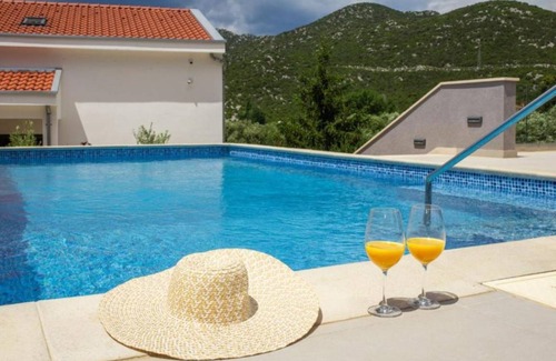 Peracko Blato House | 250 m² House ∙ 3 bedrooms ∙ 7 guests