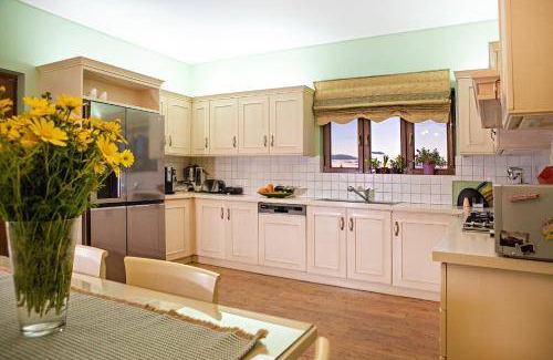 Marathon Villa | 250 m² Villa ∙ 3 bedrooms ∙ 8 guests
