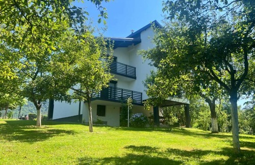 Hadzici Villa | 250 m² Villa ∙ 3 bedrooms ∙ 9 guests