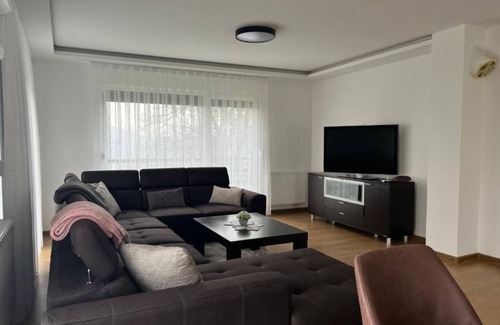 Hadzici Villa | 250 m² Villa ∙ 3 bedrooms ∙ 9 guests