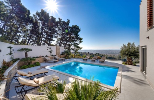 Klis Villa | 250 m² Villa ∙ 4 bedrooms ∙ 8 guests
