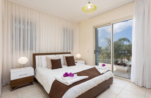 Neo Chorio Villa | 250 m² Villa ∙ 5 bedrooms ∙ 11 guests