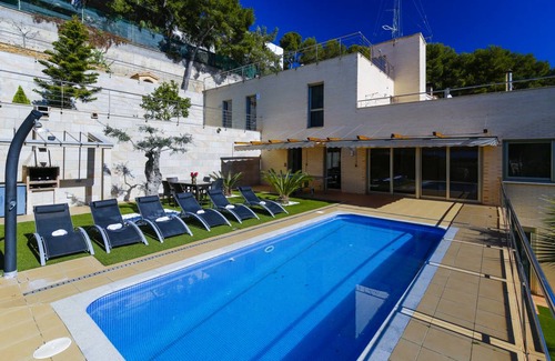 Tamarit Villa | 250 m² Villa ∙ 5 bedrooms ∙ 12 guests