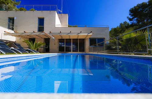 Tamarit Villa | 250 m² Villa ∙ 5 bedrooms ∙ 12 guests