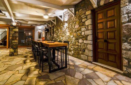 Plepi Villa | 250 m² Villa ∙ 5 bedrooms ∙ 15 guests