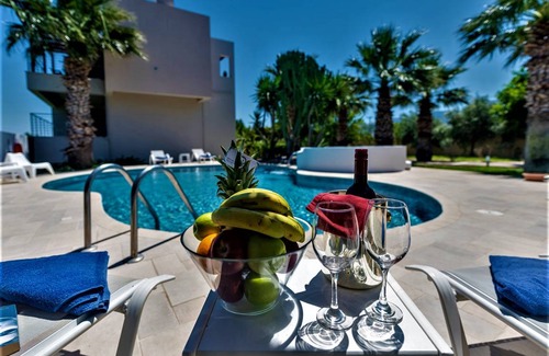 Zipari Villa | 250 m² Villa ∙ 5 bedrooms ∙ 12 guests