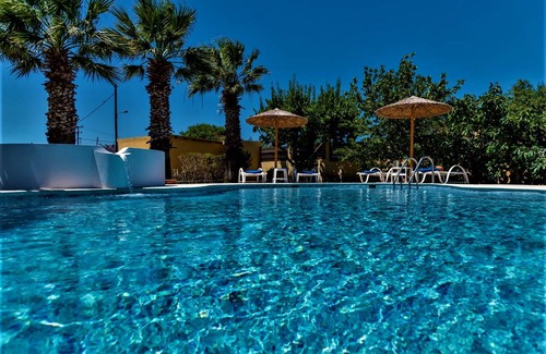 Zipari Villa | 250 m² Villa ∙ 5 bedrooms ∙ 12 guests