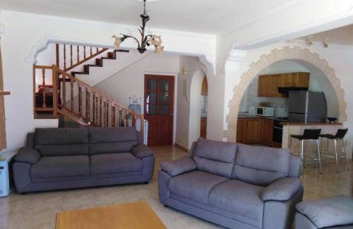 Pegeia Villa | 250 m² Villa ∙ 7 bedrooms ∙ 14 guests