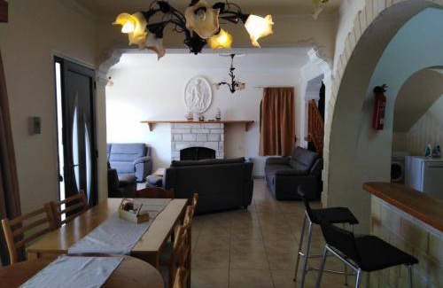 Pegeia Villa | 250 m² Villa ∙ 7 bedrooms ∙ 14 guests