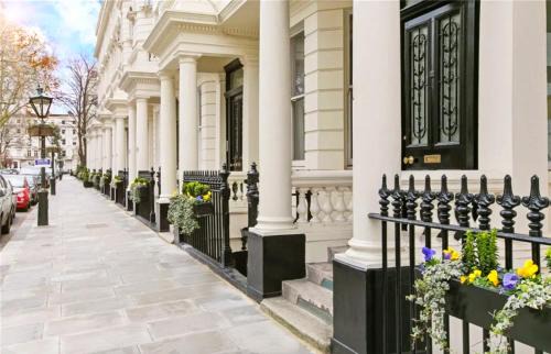 South Kensington Apartment | 250 SqM MEGA MANSION