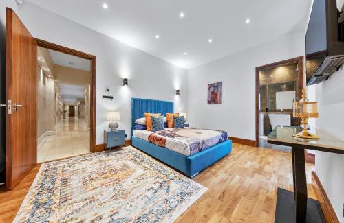 South Kensington Apartment | 250 SqM MEGA MANSION