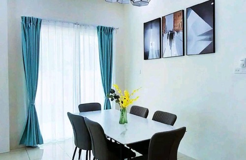 Ulu Melaka House | 2500 m² Bungalow ∙ 4 bedrooms ∙ 15 guests