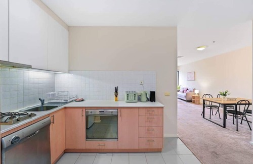Melbourne Central Business District Apartment | 250E Apartments - CBD Home Base for 3 on Elizabeth